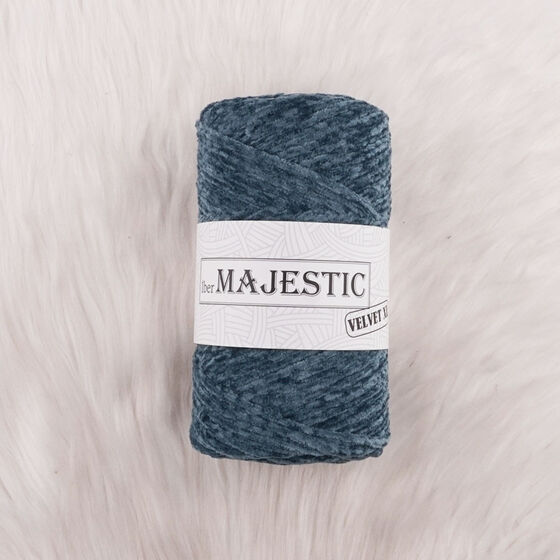 MAJESTIC VELVET XL VELVET LOOKING PETROLEUM MACROME THREAD 250 GR